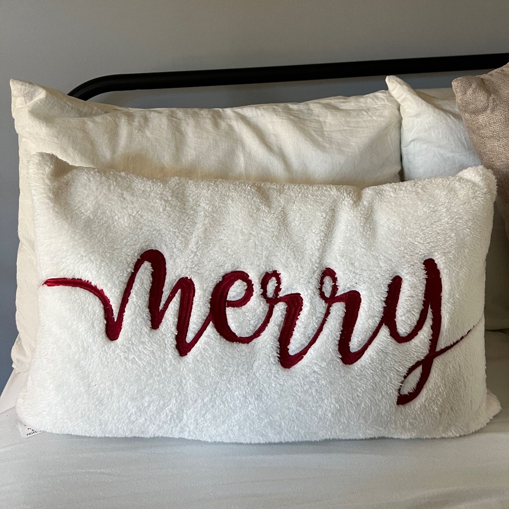Merry Pillow